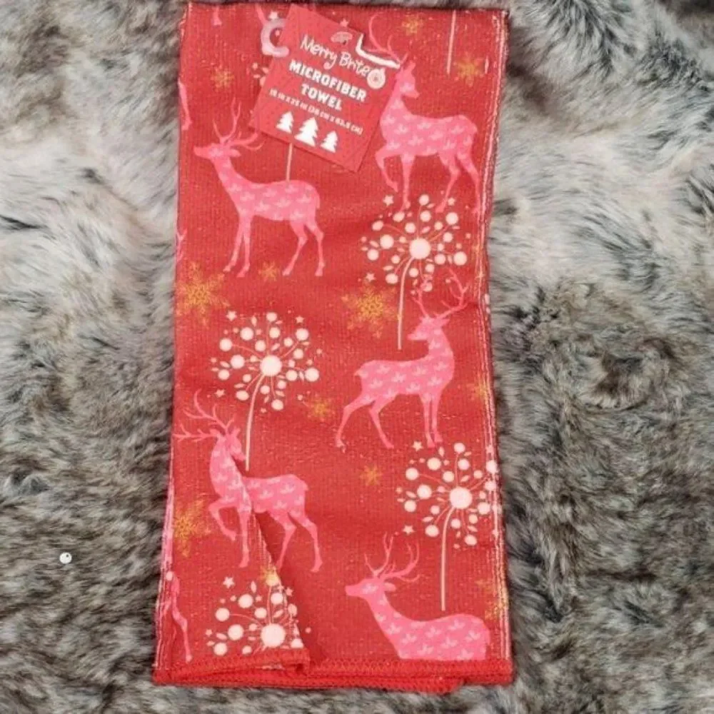Merry Brite Red Reindeer Microfiber Towels‎